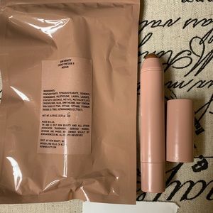 KKW Creme Contour Stick in Medium